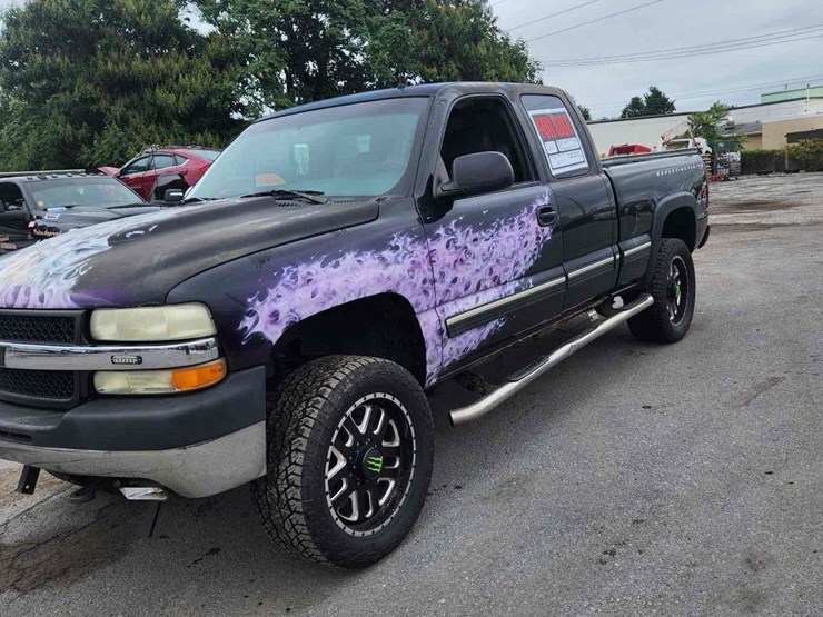 2002-chevy-2500-hd-pickup-truck-image-2
