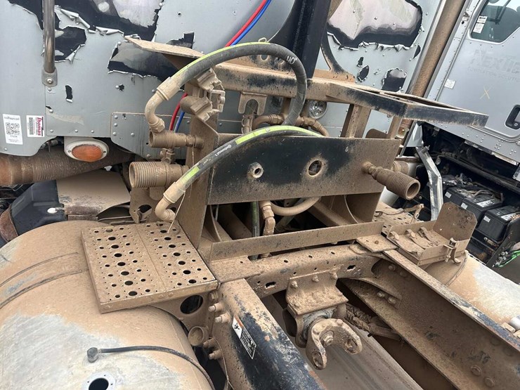 2011-freightliner-cornado-(inoperable)-image-4