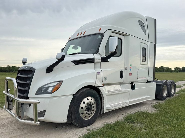 2023-freightliner-cascadia-126-image-1