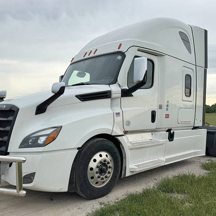 2023 FREIGHTLINER CASCADIA 126