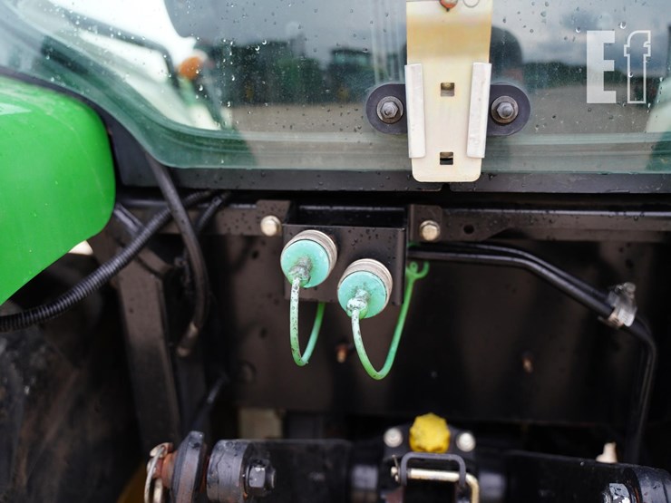 2007-john-deere-3320-image-30