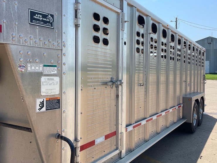 2014-wilson-livestock-trailer-image-11