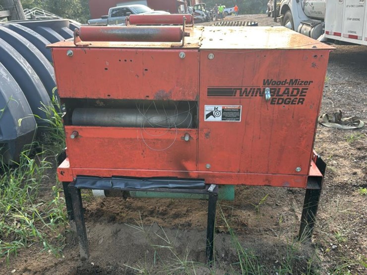 #130-•-2000-wood-mizer-200-twin-blade-edger-image-4