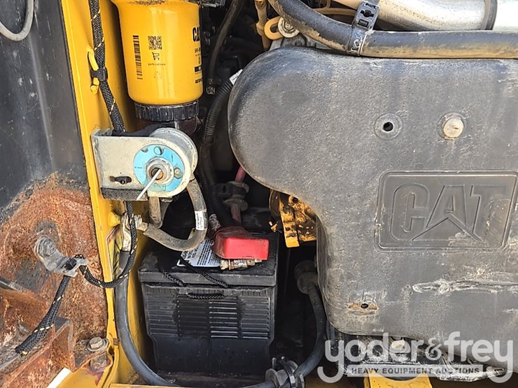 2022-caterpillar-259d3-image-47