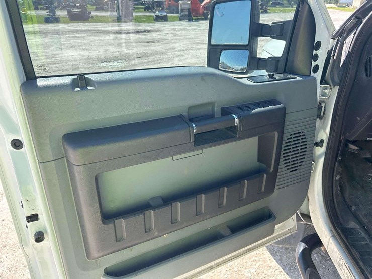 2015-ford-f550-image-13