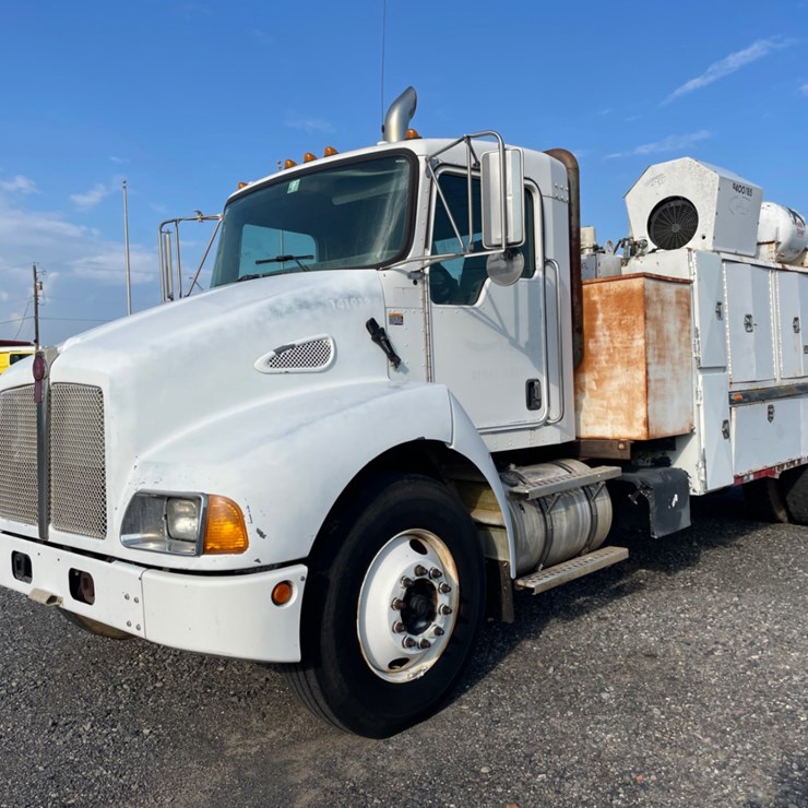 2008 KENWORTH T300