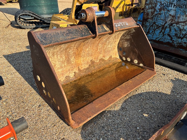 #22972-•-48in-cat-cleanout-bucket-image-1