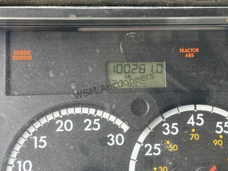 2003-freightliner-fl70-image-28