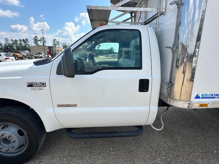 2003-ford-f550-image-15