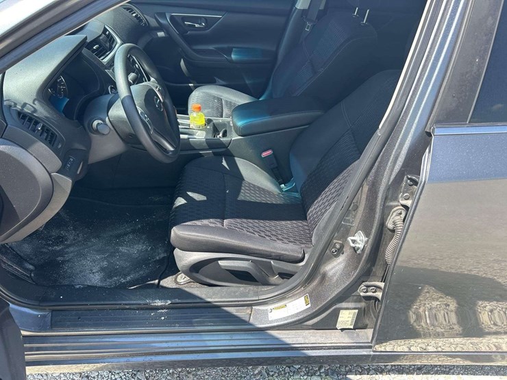 2016-nissan-altima-2.5-sedan-image-14