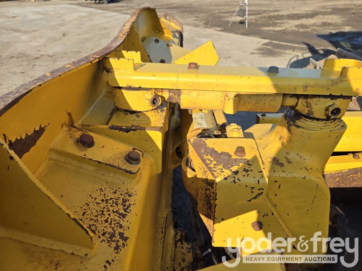 2023-komatsu-d61pxi-24-image-32