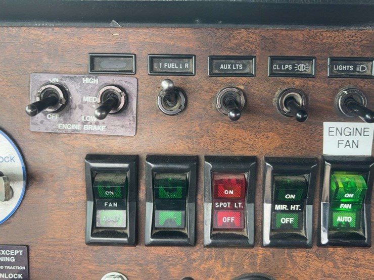 1997-peterbilt-362-image-35