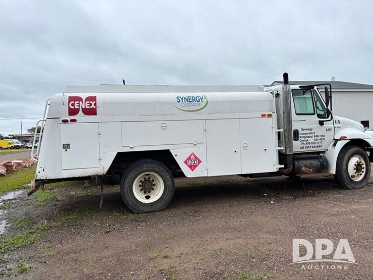 2002-international-durastar-4400-image-3