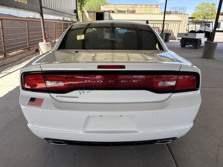 2013-dodge-charger-se-sdn-image-6