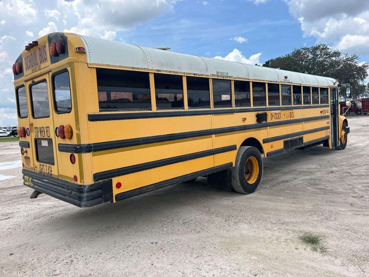 2004-ic-corporation-3000ic-school-bus-image-3