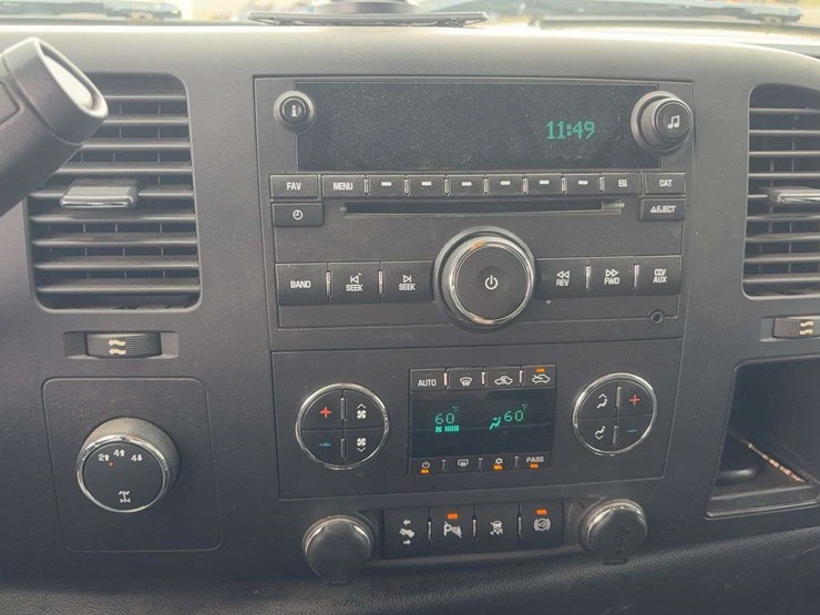 2011-chevrolet-silverado-image-31