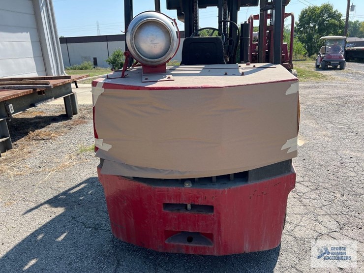 cat-15000#-model-150d5-propane-forklift.-forks:-5'-long-by-6"-wide-by-2-1/2"-thick.-lifting-height-image-5