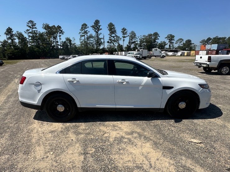 #23001-•-2017-ford-taurus-image-7