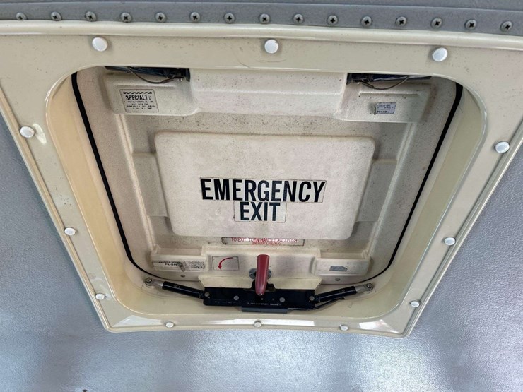 2004-ic-corporation-3000ic-school-bus-image-26