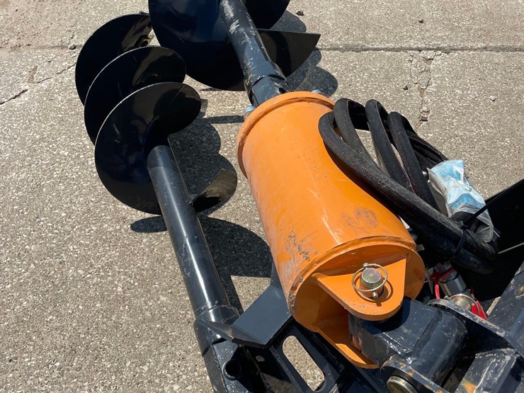 2025-wolverine-skidloader-post-hole-digger-image-12