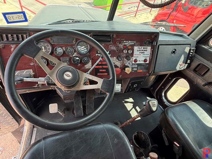 1992-peterbilt-357-image-14