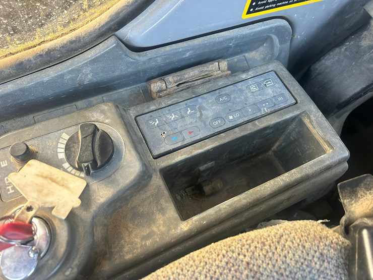 2005-deere-450-lc-image-63
