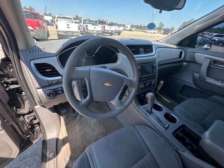 2016-chevrolet-traverse-ls-image-55