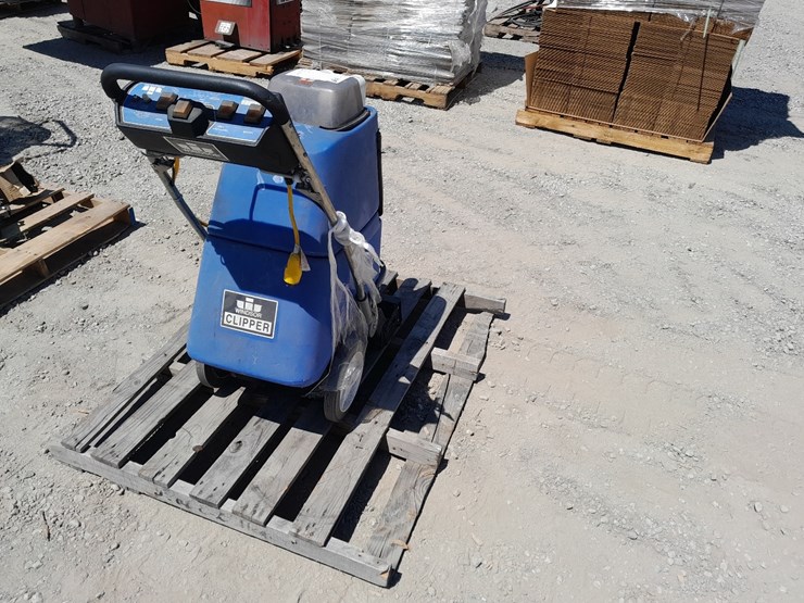 lot#---windsor-clipper-carpet-cleaner-image-1