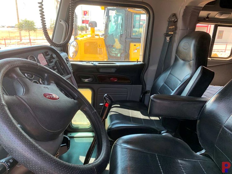 2013-peterbilt-388-image-17