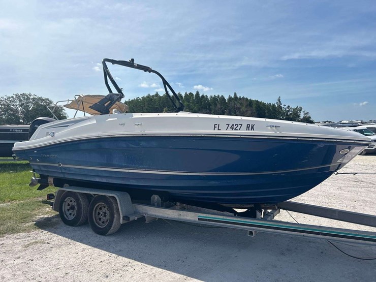 2017-bayliner-vr5-21ft-bowrider-boat-with-29ft-t/a-boat-trailer-image-2