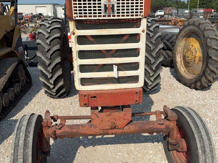 farmall-560-wide-front-end-tractor,-runs-but-needs-work-image-4