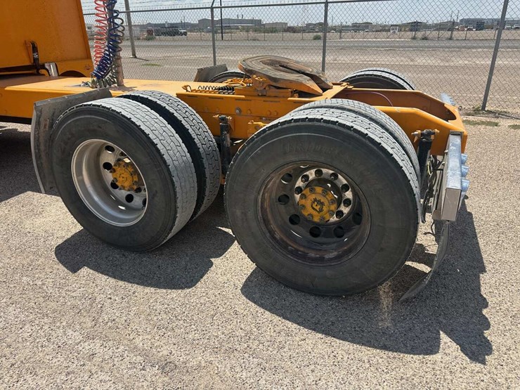 2011-peterbilt-389-image-6