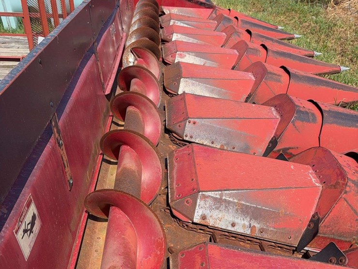 ih-983-8-row-corn-head-image-4