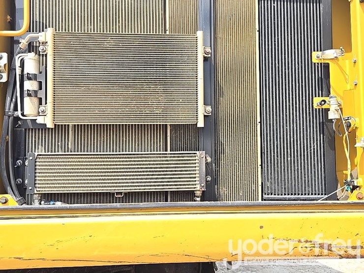 2021-caterpillar-349-image-52