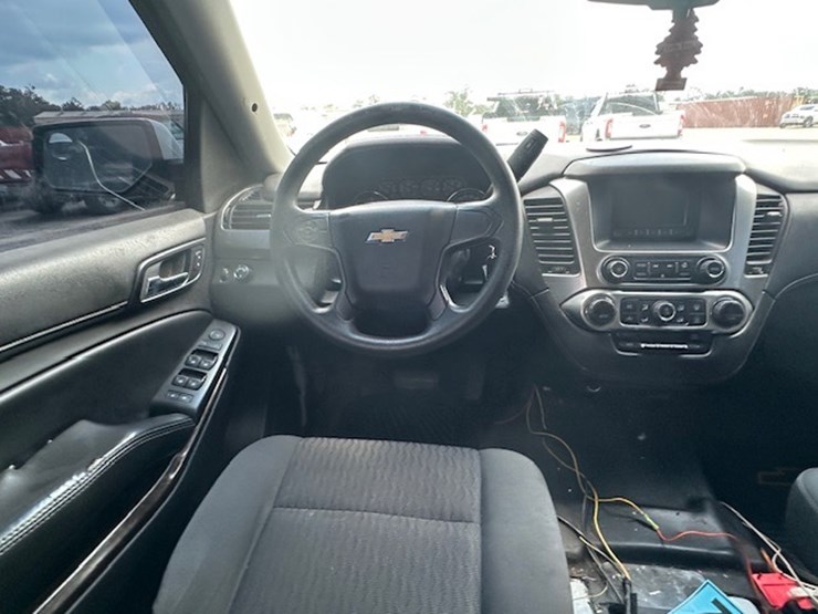 2015-chevrolet-tahoe-image-37