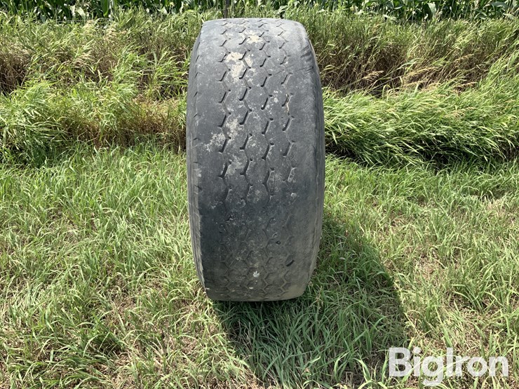 firestone-t839-radial-tire-&-rim-image-2