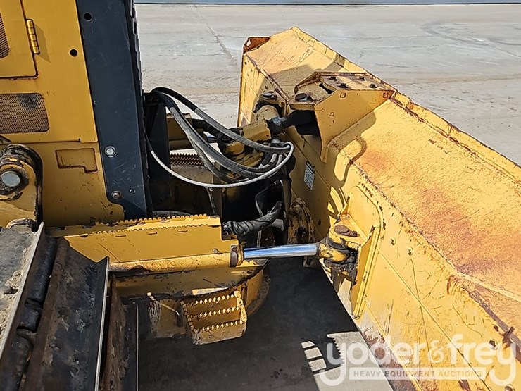 2015-deere-450j-image-15