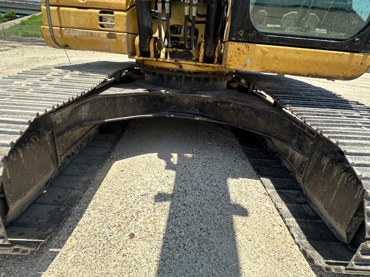 2008-caterpillar-320d-image-10