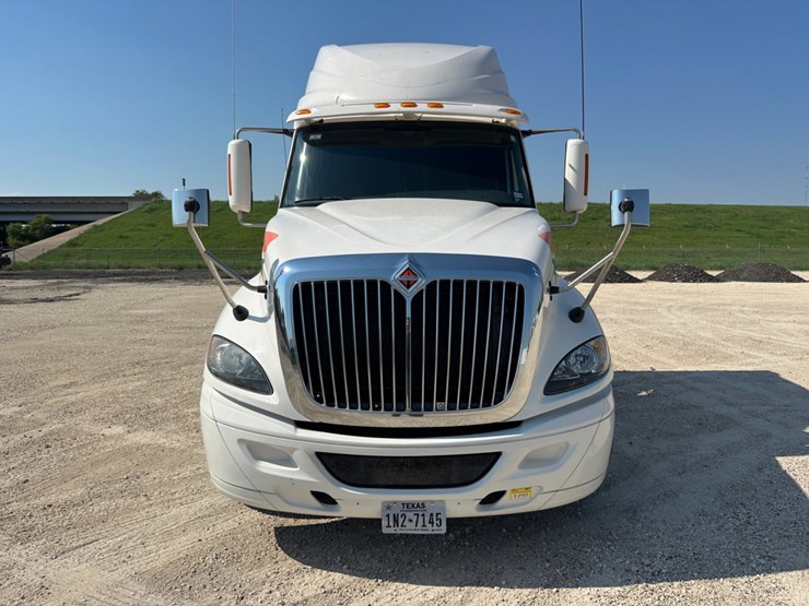 2017-international-prostar-image-2