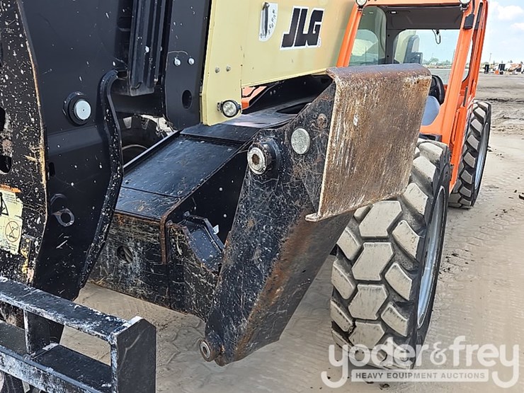 2019-jlg-1055-image-12