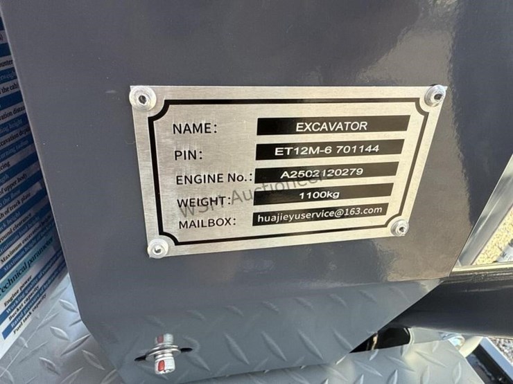 battler-et12m-6-mini-excavator-image-12