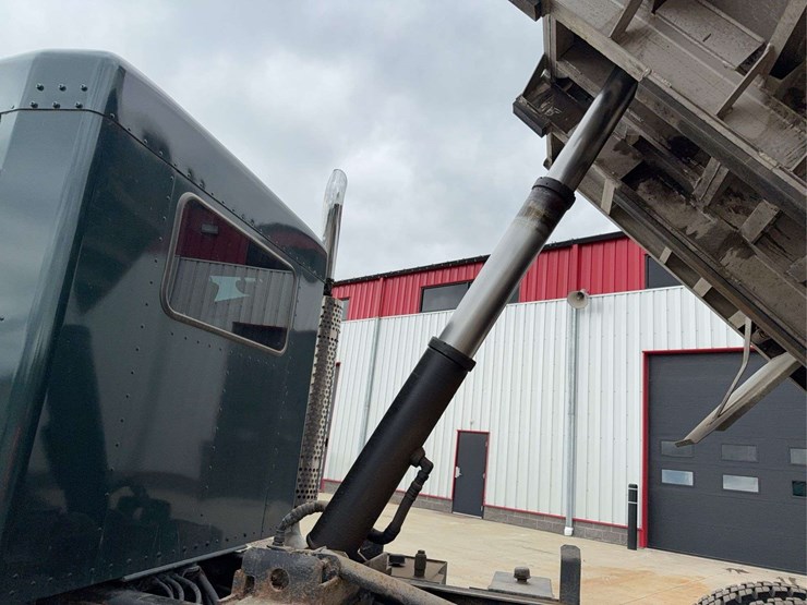 2001-kenworth-t300-image-22