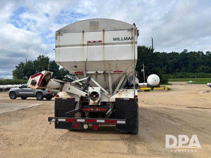 1998-peterbilt-385-image-11