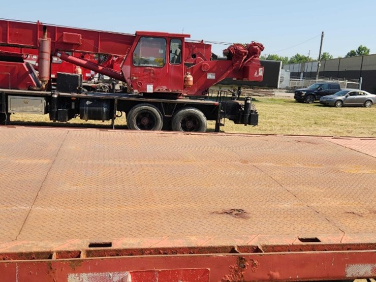 year:-1986-make:-peterbilt-model:-359-vehicle-type:-truck-mileage:-showing-335,508-drive-line:-6x4-image-21