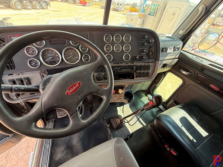 2013-peterbilt-388-image-9