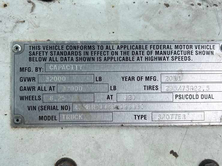 2011-capacity-yard-jockey-image-18