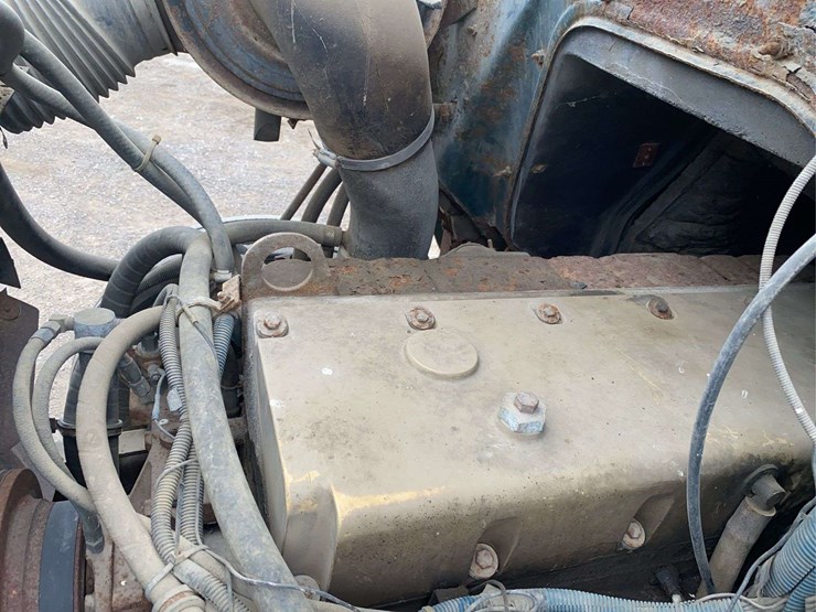 1988-international-dry-fertilizer-truck-image-30