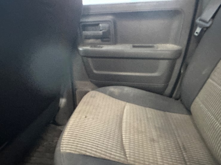 2011-dodge-1500-image-32