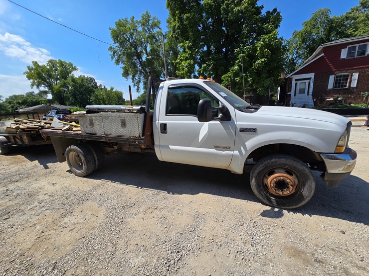 2004-ford-f550-image-29