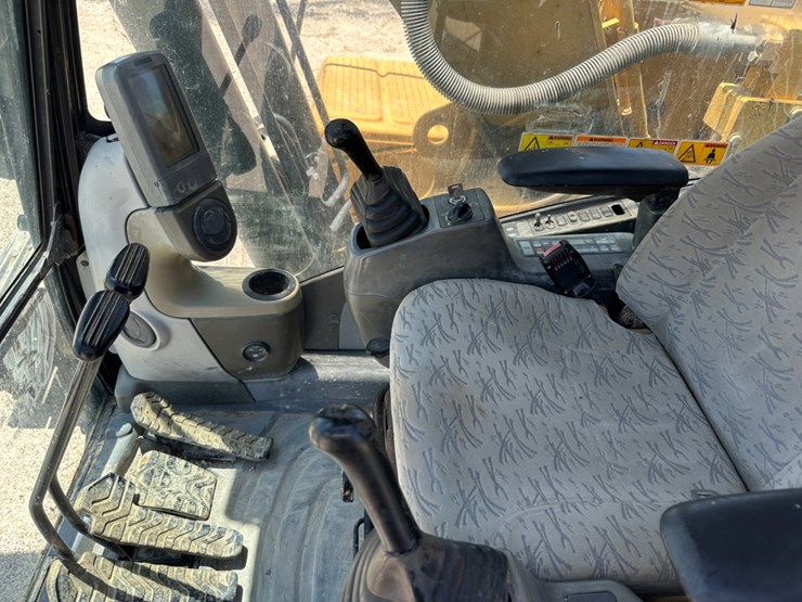 2008-caterpillar-320d-image-21
